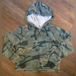 Forever 21 green camo hooded cropped sweatshirt